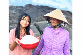 “Như vị muối chung lòng biển mặn”