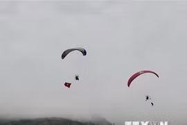Khai mạc Festival Dù lượn 'Bay trên mùa vàng' ở Mù Cang Chải