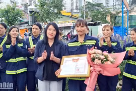 Đà Lạt khen thưởng nữ lao công trả lại 4.700 USD cho du khách 