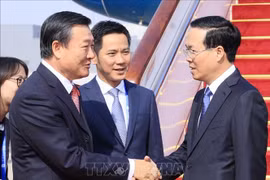 Chủ tịch nước đến Bắc Kinh, bắt đầu tham dự Diễn đàn cấp cao 'Vành đai và Con đường'