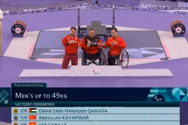 Tấm huy chương cao quý đầu tiên của Đoàn thể thao người khuyết tật Việt Nam