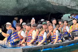 Vịnh Hạ Long có 8 vùng nước được phép tổ chức vui chơi giải trí