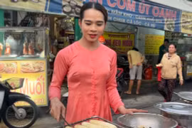 Sống ở TP.HCM: Tây Thy bán bắp nướng trả ơn 'TP.HCM tốt với cộng đồng LGBT'
