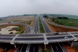 Thủ tướng Chính phủ Phạm Minh Chính chỉ đạo khẩn trương xây dựng quy chuẩn về đường bộ cao tốc 