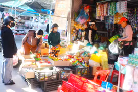 An Xuyên: Chợ làng trong phố