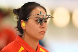 Xạ thủ Trịnh Thu Vinh vào chung kết bắn súng Olympic Paris 2024, nhận thưởng nóng 100 triệu đồng