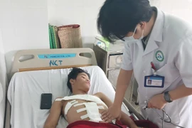 Kỳ tích cứu sống bệnh nhân toác ngực, lộ nội tạng