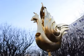 Tượng gà trống trở lại đỉnh tháp chuông Nhà thờ Đức Bà Paris