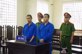 Bạn nghiện cùng xộ khám