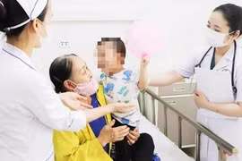 Bệnh nhi mắc bệnh sốt thỏ hiếm gặp