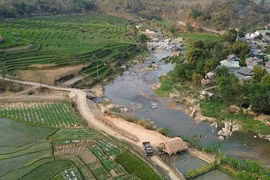 Hai học sinh chết đuối khi ra suối lấy rêu