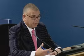 Giáo sư gốc Việt kể về việc bị dọa giết trong cao điểm dịch COVID-19 ở Anh