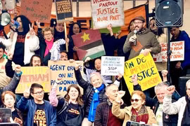 Kiều bào và người dân Pháp xuống đường ủng hộ vụ kiện chất độc da cam