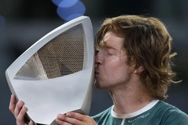 Tay vợt Andrey Rublev lần đầu giành chức vô địch Madrid Open