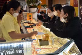 Giá vàng hôm nay 24-3: Giá vàng SJC biến động ngược với vàng nhẫn