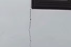 Ghi nhận từ tâm chấn động đất ở Kon Tum: Nhiều trụ sở bị hư hại