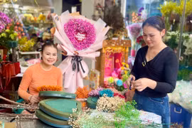 Giá hoa hồng đỏ tăng mạnh trước ngày Valentine
