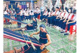 Bồi đắp tình yêu văn hóa truyền thống cho học sinh