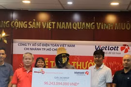 Một người chạy xe ôm trúng Vietlott 96 tỷ đồng