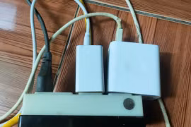 Cầm điện thoại chơi khi đang sạc pin, bé trai 7 tuổi bị điện giật tử vong 