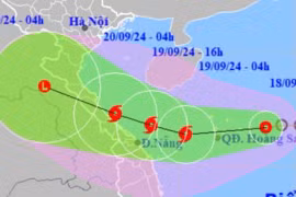Bão số 4 hướng vào khu vực Quảng Bình - Đà Nẵng, di chuyển phức tạp, miền Trung mưa to đến 500 mm