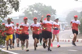 Hào hứng chạy đồng hành “Vì bình yên biên giới”