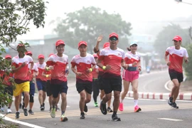 Hào hứng chạy đồng hành “Vì bình yên biên giới”