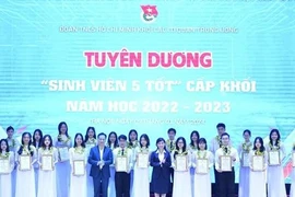 Tuyên dương 52 cá nhân đạt danh hiệu 'Sinh viên 5 tốt'