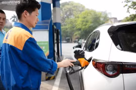 Giá xăng có thể tiếp tục tăng gần 1.000 đồng/lít