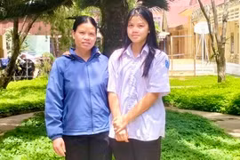 Mẹ và con cùng thi tốt nghiệp THPT tại một điểm trường