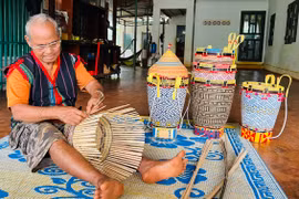 Ngoài 80 tuổi vẫn tâm huyết giữ nghề truyền thống