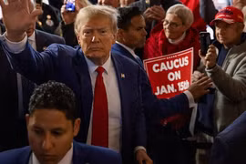 Ông Trump lại tung đòn mới