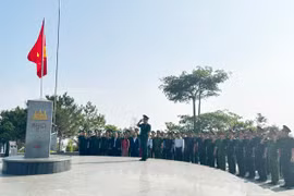 Chào cờ tại cột mốc Ngã ba biên giới Việt Nam-Lào-Campuchia