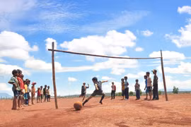 Trái bóng tuổi thơ