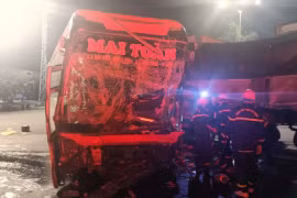 Xe khách và xe tải tông nhau, hơn 40 hành khách may mắn thoát nạn