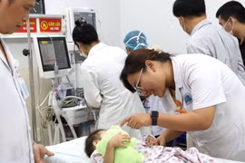 Hai bệnh viện phối hợp cứu bé gái 3 tuổi bị ung thư hiếm gặp