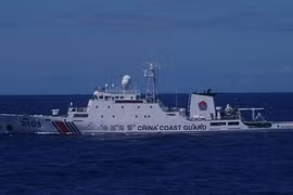 Tàu Nhật Bản, Trung Quốc đối đầu trên biển Hoa Đông