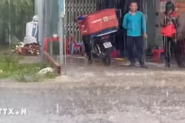 Mưa dông xảy ra ở hầu khắp các vùng trên cả nước trong ngày 25/6