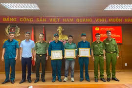 Khen thưởng tài xế Grap và dân quân bắt cướp, bảo vệ du khách Đà Lạt