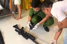 Bắt giữ gã đàn ông '2 tay 2 súng' đi giải quyết mâu thuẫn