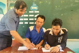 Lớp xóa mù chữ cho đồng bào dân tộc thiểu số