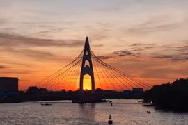 Ngắm cầu dây văng lấy ý tưởng búp sen bắc qua sông Hiếu