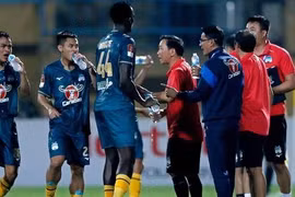 Nóng: HLV Kiatisak dẫn dắt CLB Công an Hà Nội