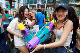 Vì sao khách Việt ùn ùn rủ nhau đi chơi tết Thái? 