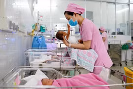 Việt Nam ứng phó nguy cơ dân số già, khủng hoảng lao động