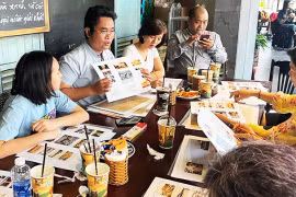 Dòng diễn xướng vẫn vang vọng