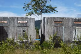 Những khu tái định cư vắng bóng người dân