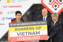 Ông Troussier giữ nguyên ban cán sự đội tuyển Việt Nam, Hùng Dũng vẫn đeo băng thủ quân 