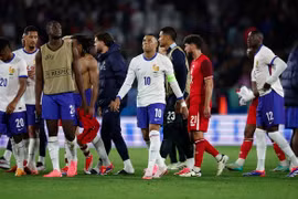 Pháp 'tịt ngòi' với Mbappe, Ý thắng tẻ nhạt Bosnia