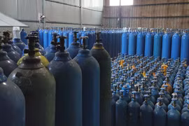 Khí cười, người khóc